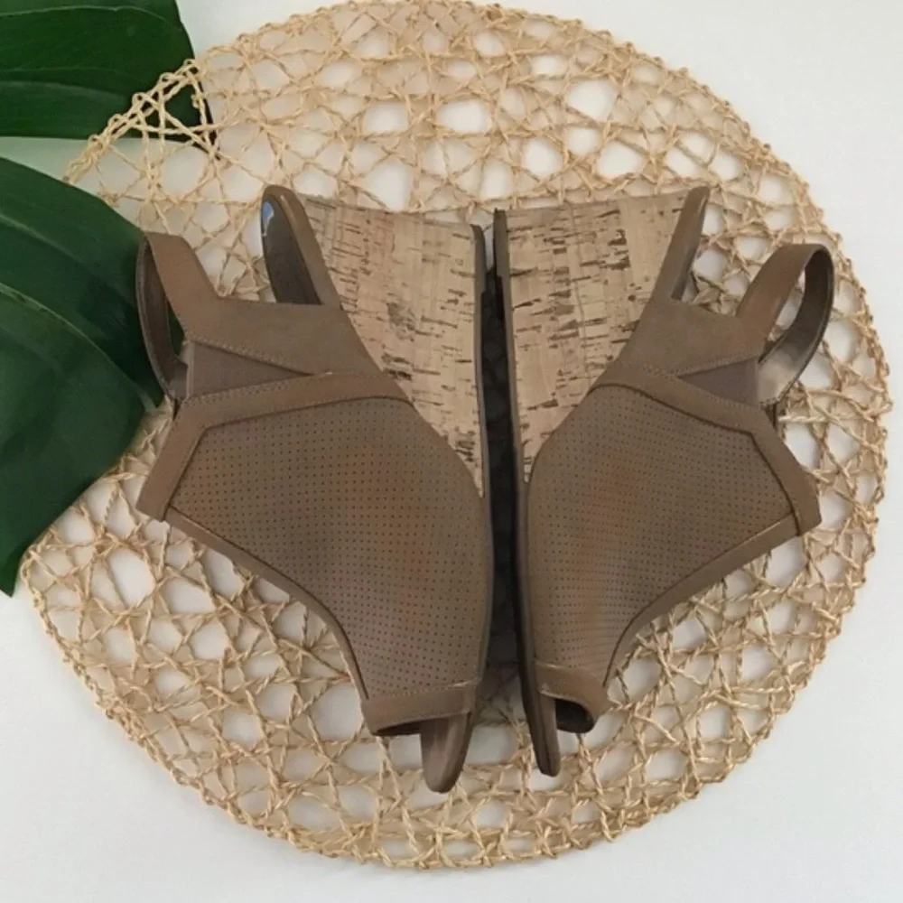 Life Stride Simply Comfort Camilla tan and cork peep toe wedge shoes 7-1/2